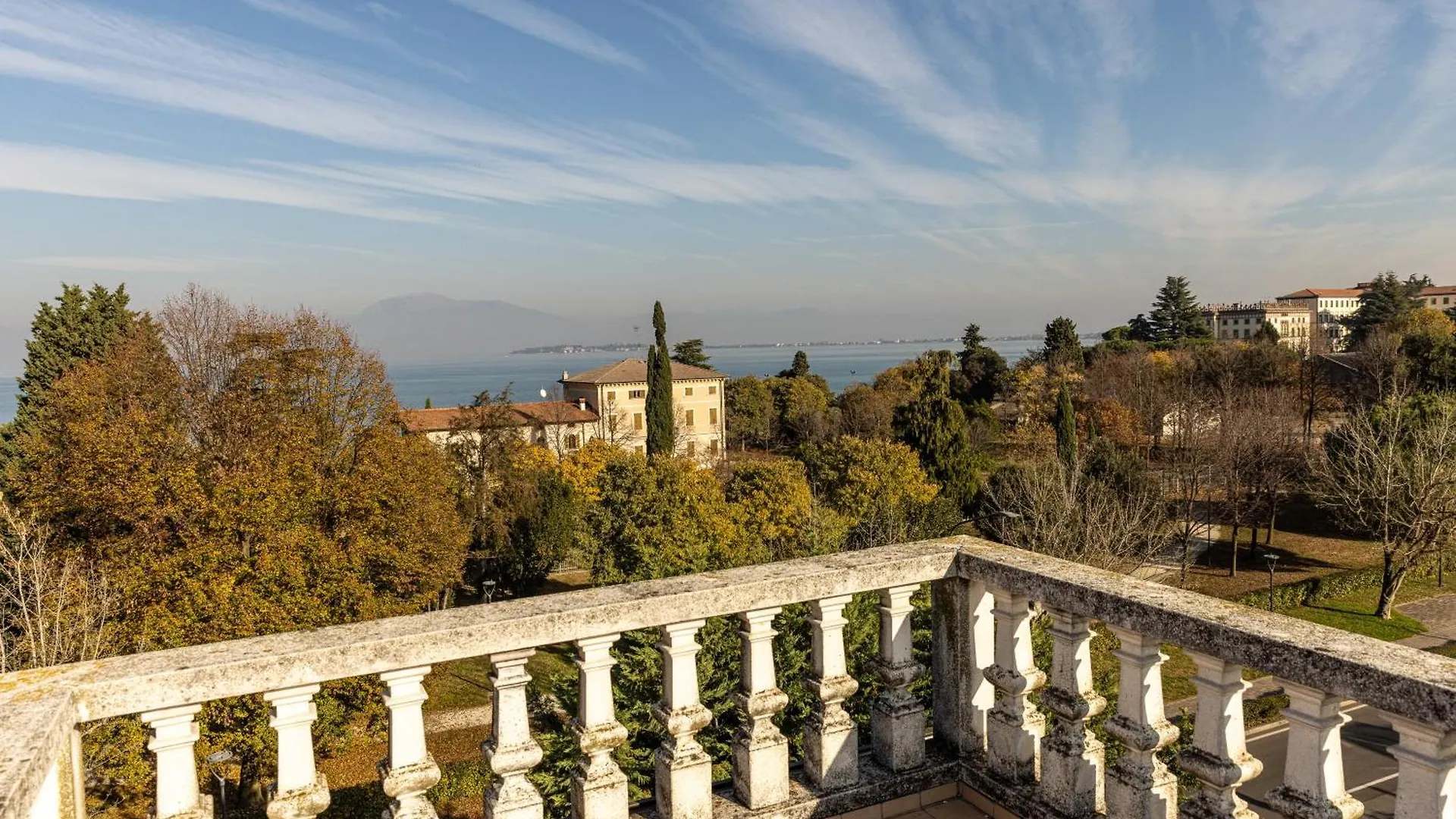 Apartment Lago Di Garda A 50 Metri La Casa Di Pamela Desenzano del Garda Italy